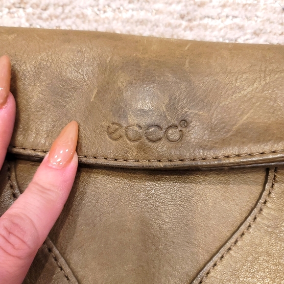 Ecco Shoulder Bag - Picture 2 of 16